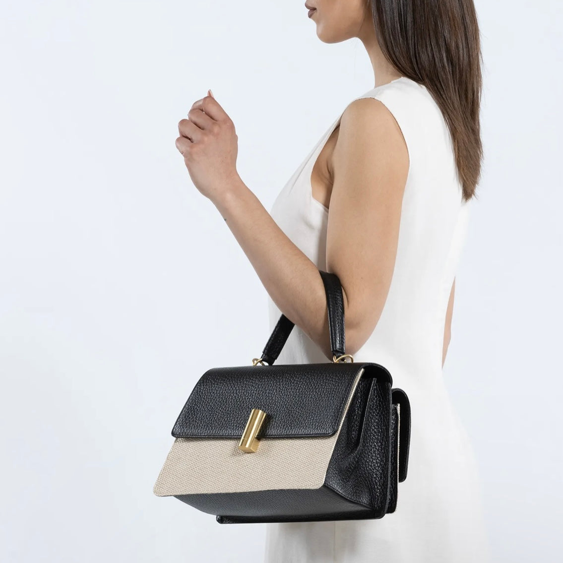 Teti Medium Shoulder Bag - Raffia/Black – Unique Boutique
