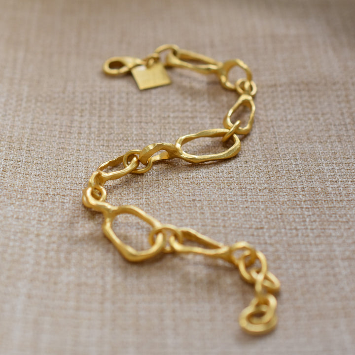 Small Favors Sculptured Links Bracelet