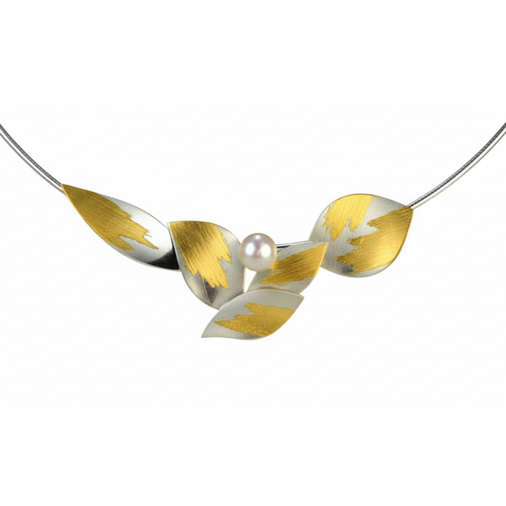 Feather Center Pearl Necklace