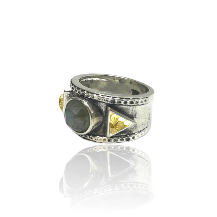 Vintage Silver Band Labradorite & Coin Tre Ring
